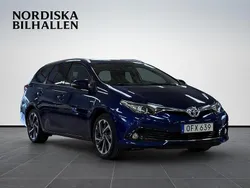 Mörkblå Begagnad 2016 Toyota Auris Touring Sports Comfort Kombi | 173 795 kr (Marknadspris)