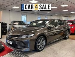 Mörkbrun Begagnad 2020 Toyota Camry Sedan | 269 900 kr (Marknadspris)
