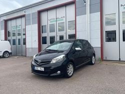 Svart Begagnad 2013 Toyota Yaris Trend Halvkombi | 64 900 kr (Marknadspris)