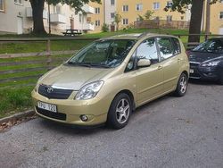 Gul Begagnad 2002 Toyota Corolla Verso Minibuss | 60 000 kr