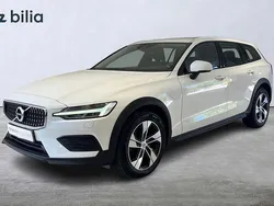 Vit Begagnad 2022 Volvo V60 CC Kombi | 359 000 kr (Bra pris)