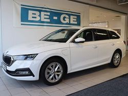 Vit Begagnad 2023 Skoda Octavia Style Kombi | 309 900 kr (Marknadspris)
