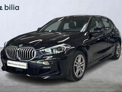 Svart Begagnad 2022 BMW 118 M Sport Halvkombi | 249 900 kr (Marknadspris)
