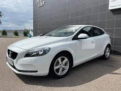 Vit Begagnad 2017 Volvo V40 Kinetic Kombi | 189 900 kr (Marknadspris)