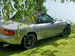 Grå Begagnad 2002 Mazda MX5 Cab | 69 000 kr (Marknadspris)