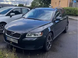 Grå Begagnad 2010 Volvo V50 Kinetic Kombi | 39 900 kr (Marknadspris)