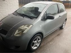 Grå Begagnad 2008 Toyota Yaris Halvkombi | 42 000 kr (Marknadspris)