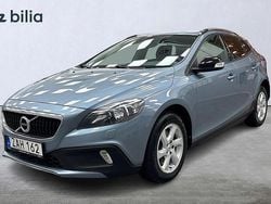 Ljusblå Begagnad 2017 Volvo V40 Business Edition Halvkombi | 149 900 kr (Marknadspris)