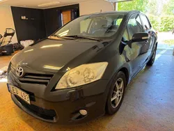 Svart Begagnad 2010 Toyota Auris Plus Halvkombi | 49 999 kr (Marknadspris)