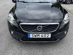 Svart Begagnad 2015 Volvo V40 CC Momentum Kombi | 90 000 kr (Bra pris)