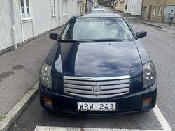 Blå Begagnad 2003 Cadillac CTS Sedan | 38 000 kr (Marknadspris)