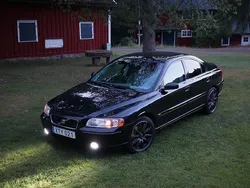 Svart Begagnad 2006 Volvo S60 Kinetic Sedan | 58 900 kr (Marknadspris)
