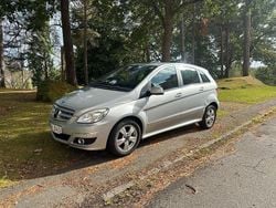 Silver Begagnad 2010 Mercedes 180 Sedan | 42 500 kr (Bra pris)
