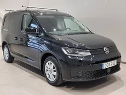 Svart (deep black pärleffekt) Begagnad 2021 VW Caddy Minibuss | 249 000 kr (Bra pris)