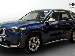 Blå (blue) Begagnad 2023 BMW iX1 xLine SUV | 439 700 kr (Marknadspris)