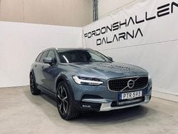 Ljusblå (blå) Begagnad 2017 Volvo V90 CC Momentum Kombi | 239 900 kr (Marknadspris)