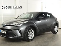 Mörkgrå Begagnad 2023 Toyota C-HR Active SUV | 268 900 kr (Marknadspris)