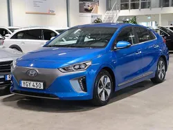Mörkblå Begagnad 2017 Hyundai Ioniq Premium Sedan | 134 800 kr (Marknadspris)