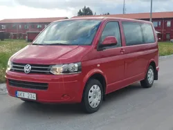 Röd Begagnad 2011 VW Caravelle Comfortline Minibuss | 194 000 kr (Bra pris)
