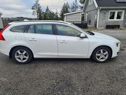 Vit Begagnad 2017 Volvo V60 Momentum Kombi | 148 000 kr (Bra pris)