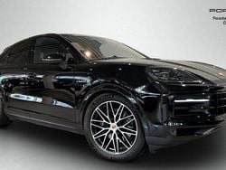 Svart (chromite black metallic) Begagnad 2024 Porsche Cayenne SUV | 1 225 000 kr (Marknadspris)