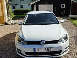 Vit Begagnad 2016 VW Golf VII Kombi | 109 990 kr (Marknadspris)