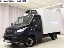 Mörkblå (blå) Begagnad 2023 Iveco Daily Van | 369 900 kr (Superpris)
