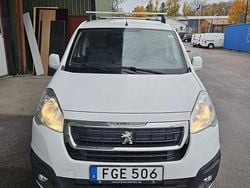 Vit Begagnad 2016 Peugeot Partner Minibuss | 65 000 kr (Bra pris)