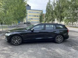 Svart Begagnad 2019 Volvo V60 Momentum Kombi | 275 000 kr (Marknadspris)