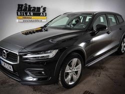 Svart Begagnad 2021 Volvo V60 CC Momentum Kombi | 379 500 kr (Dyr)