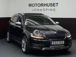 Svart Begagnad 2015 Skoda Octavia Scout Kombi | 99 800 kr (Marknadspris)