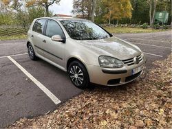 Brun Begagnad 2004 VW Golf IV Trendline Halvkombi | 19 500 kr (Marknadspris)