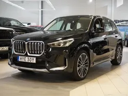 Svart Begagnad 2023 BMW iX1 xLine SUV | 479 800 kr (Marknadspris)