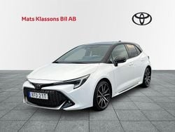 Vit Begagnad 2023 Toyota Corolla Hybrid Sport Halvkombi | 319 000 kr (Lite dyr)