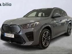 Grå Begagnad 2023 BMW iX2 M Sport SUV | 599 900 kr (Marknadspris)