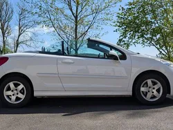 Vit Begagnad 2011 Peugeot 207 CC Cab | 59 000 kr (Marknadspris)