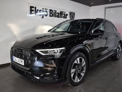 Svart Begagnad 2022 Audi e-tron SUV | 369 500 kr (Superpris)