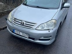 Begagnad 2004 Toyota Avensis Verso Minibuss | 45 000 kr