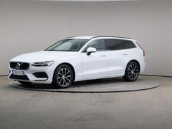 Vit Begagnad 2022 Volvo V60 Momentum Kombi | 329 000 kr (Marknadspris)