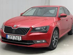 Röd Begagnad 2016 Skoda Superb | 194 800 kr