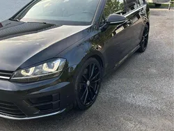 Svart Begagnad 2017 VW Golf VII R Kombi | 215 000 kr (Marknadspris)