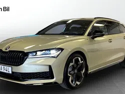 Ljusgul Ny 2025 Skoda Superb SportLine Kombi | 605 500 kr