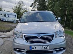 Grå Begagnad 2012 Lancia Voyager Minibuss | 85 000 kr (Bra pris)