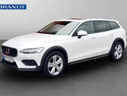 Vit Begagnad 2019 Volvo V60 CC SE Kombi | 324 900 kr (Marknadspris)