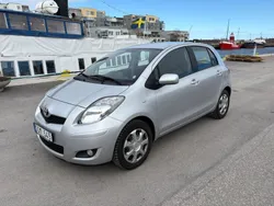 Silver Begagnad 2010 Toyota Yaris Halvkombi | 64 000 kr (Marknadspris)