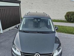 Grå Begagnad 2014 VW Sharan Minibuss | 129 900 kr (Marknadspris)