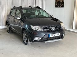 Mörkgrå (grå) Begagnad 2017 Dacia Sandero Stepway Halvkombi | 59 900 kr (Marknadspris)