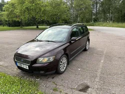Röd Begagnad 2004 Volvo V50 Kombi | 35 000 kr (Marknadspris)