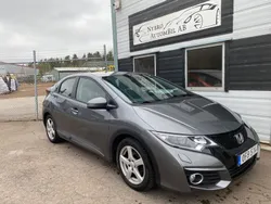 Mörkgrå Begagnad 2016 Honda Civic Sport Halvkombi | 144 900 kr (Marknadspris)