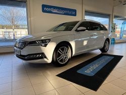 Vit Begagnad 2021 Skoda Superb LAURIN & KLEMENT Kombi | 299 900 kr (Marknadspris)